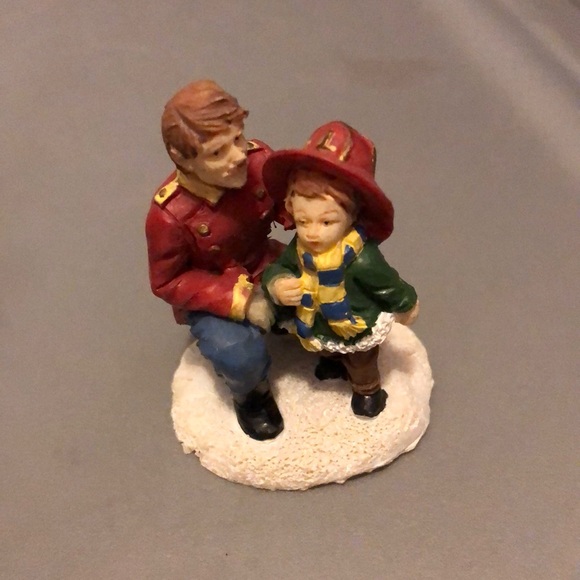 Santa’s Workbench - Village Figures - Picture 5 of 5